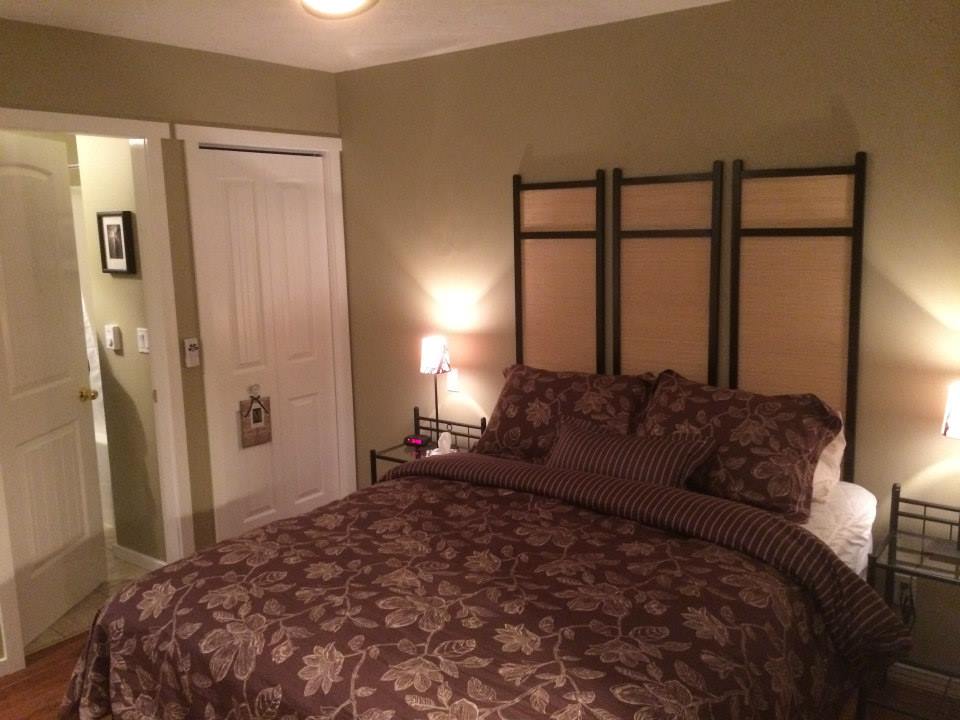 Mira bedroom Suite Amour Hobby Farm and Bed and Breakfast, Qualicum Beach BC