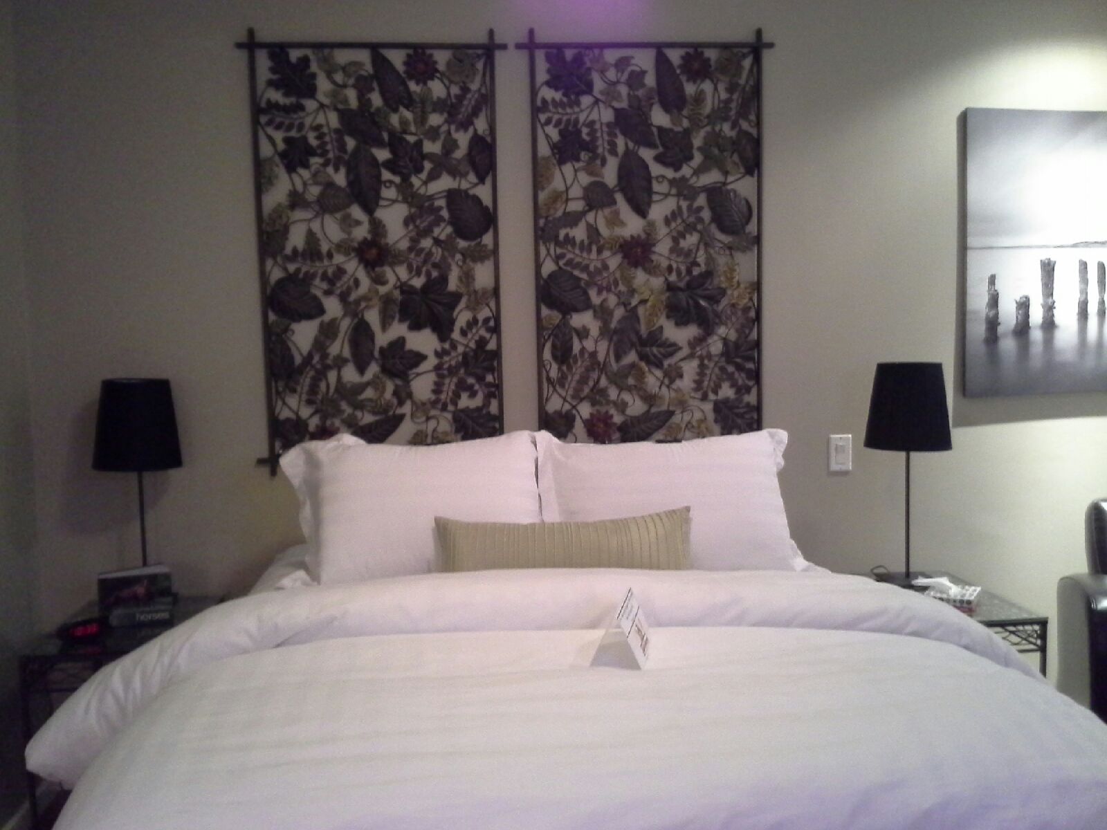 Emmy cottage bedroom Bed and Breakfast Qualicum Beach